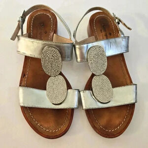 Kate Spade bee silver sandals with rhinestone leather sole detail sz 7